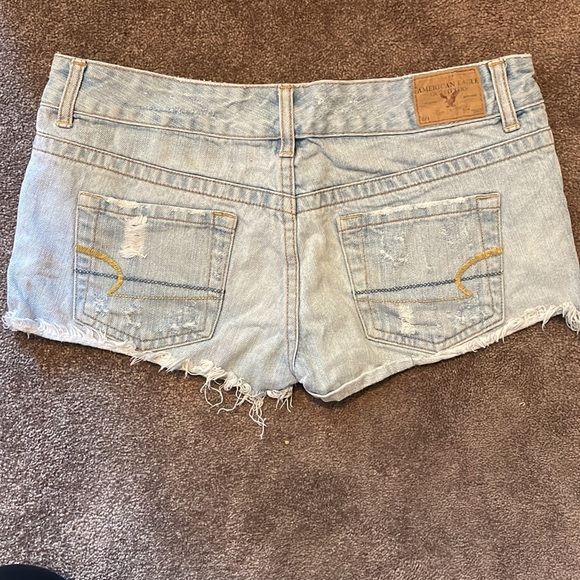 American Eagle Distressed Cut Off Shorts size 4 - Picture 2 of 6